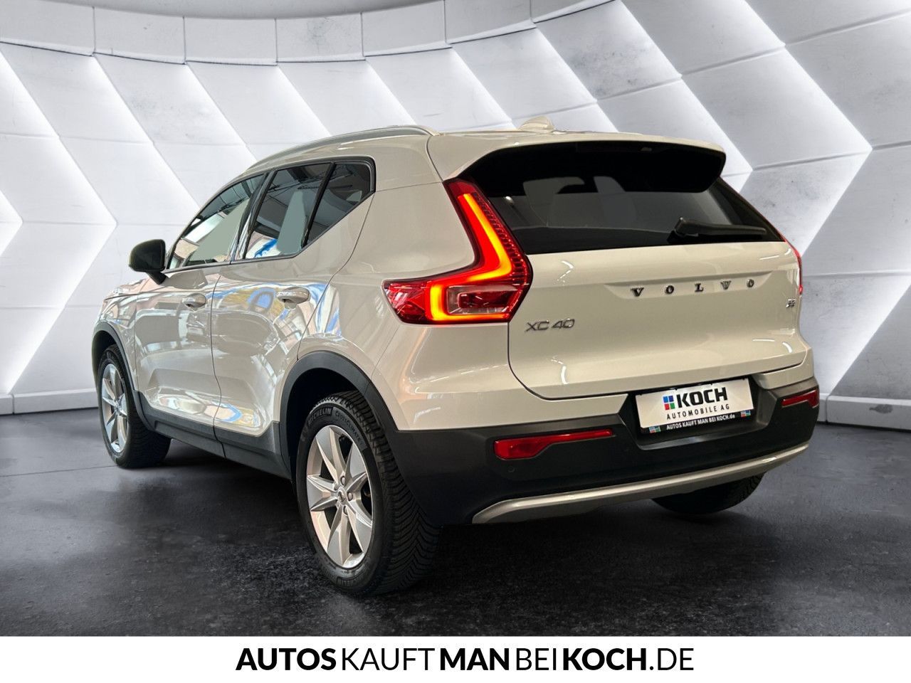 Volvo XC40 B3 DKG Core AHK LED SHZ/LHZ NAVI PDC/CAM!