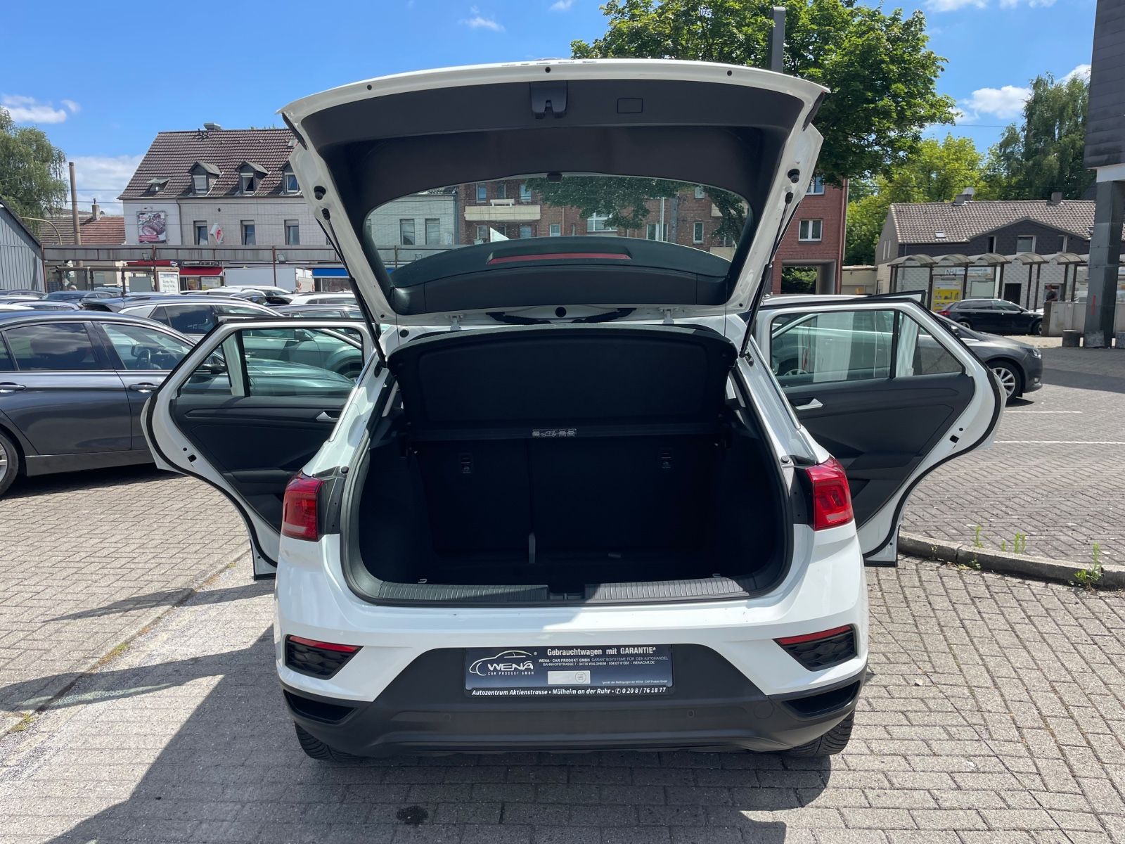 Volkswagen T-Roc - Samsaru's Car Outlet