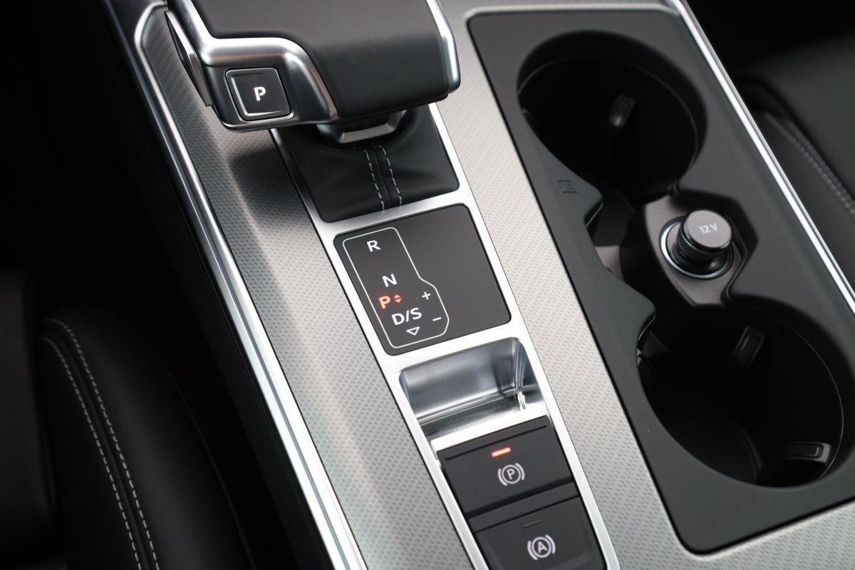 Audi A6 Avant 40 TDI S tronic S line - Samsaru's Car Outlet
