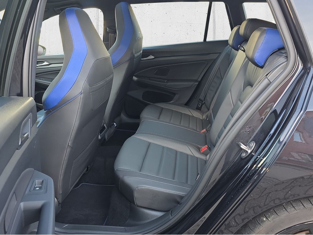 Volkswagen Golf VIII R Variant 2.0 TSI 4Motion HUD AHK PANO