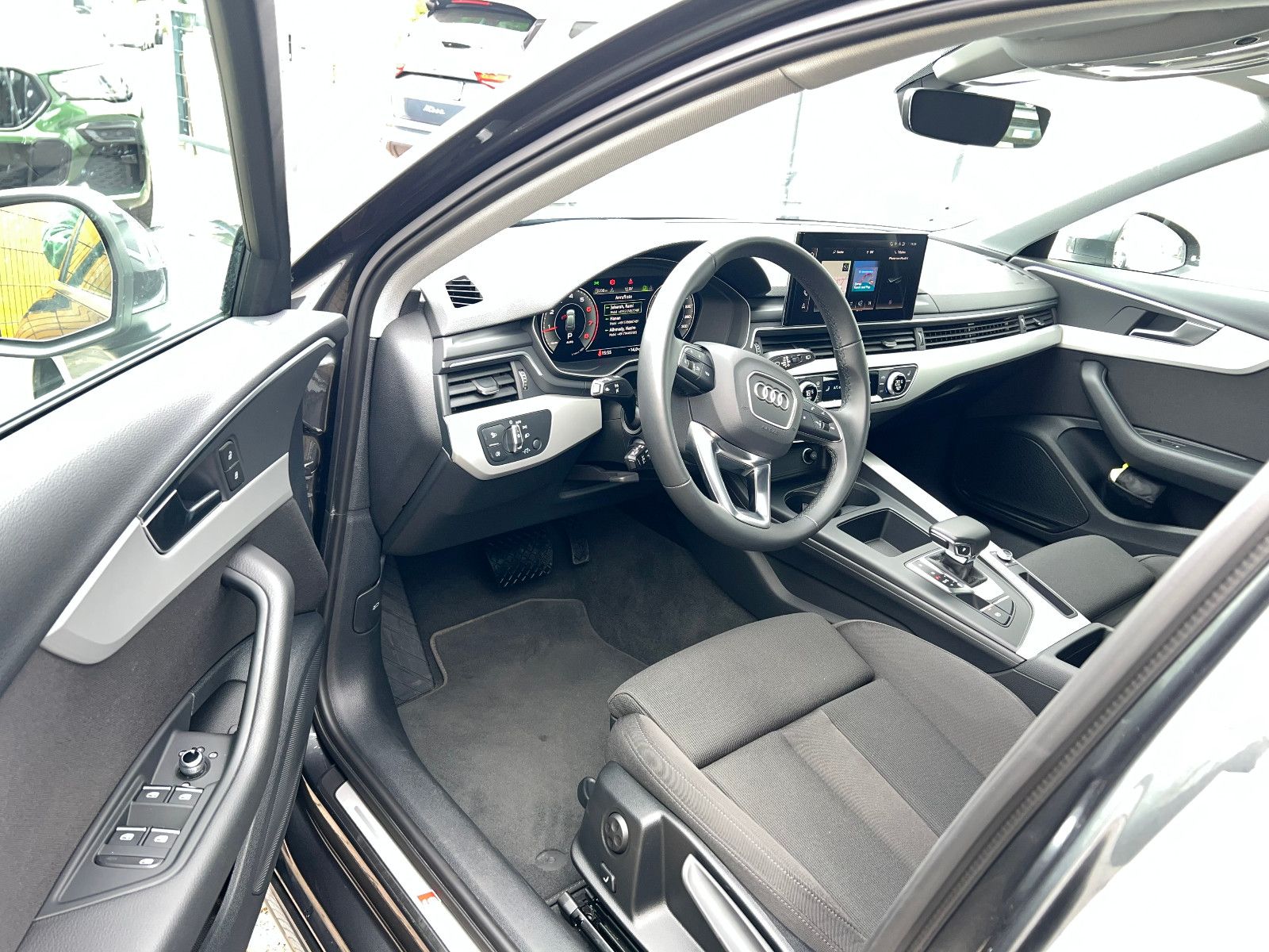 Audi A4 Avant 40 S line - Samsaru's Car Outlet