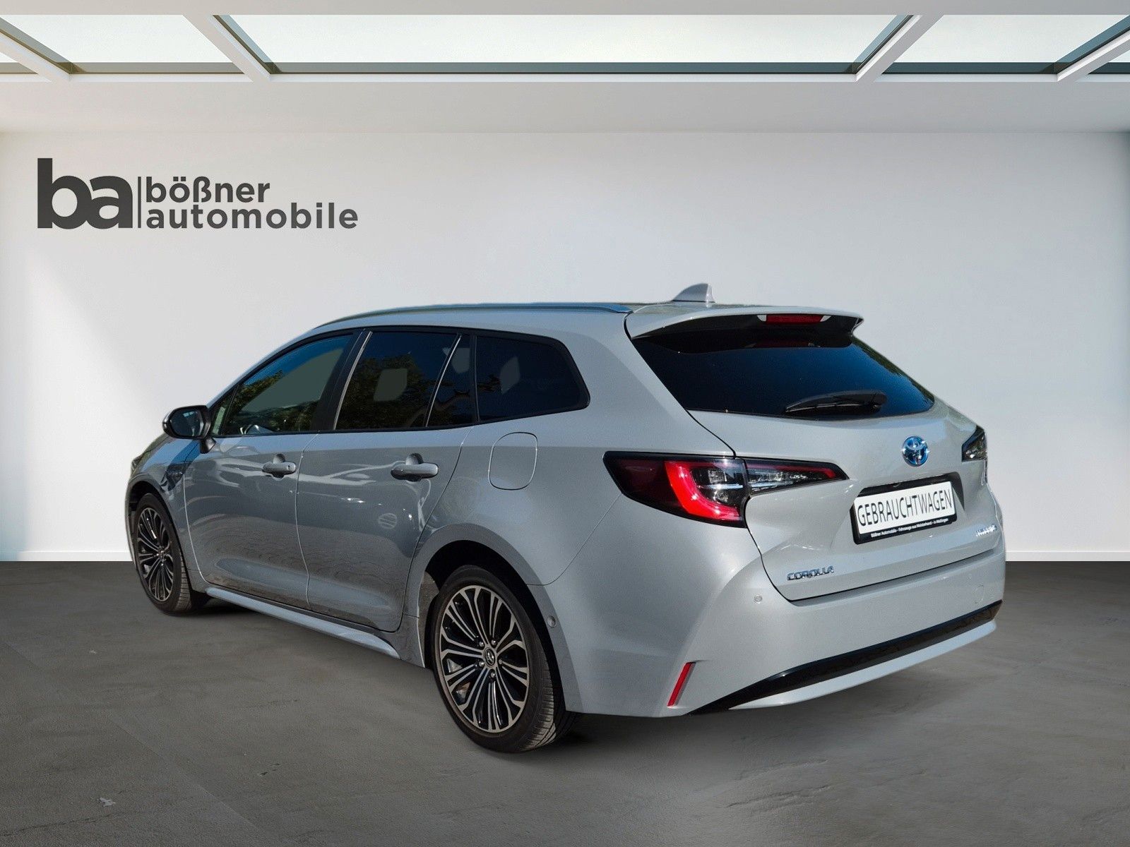 Toyota Corolla Touring Sports Hybrid Club - Samsaru's Car Outlet