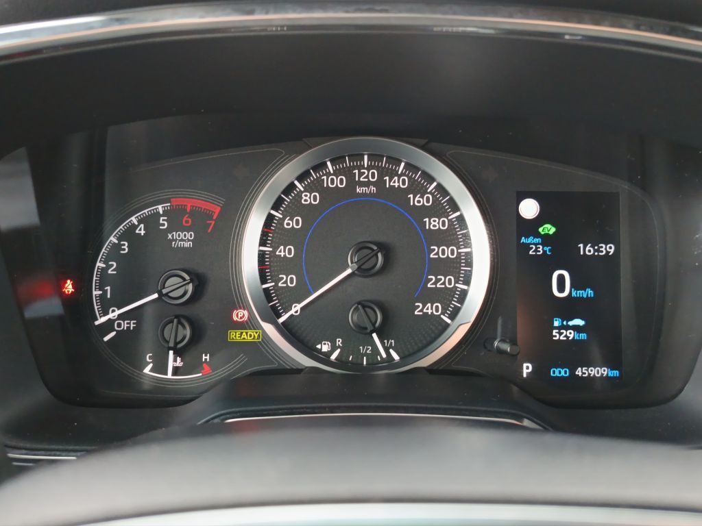 Toyota Corolla 1.8 Hybrid - Samsaru's Car Outlet