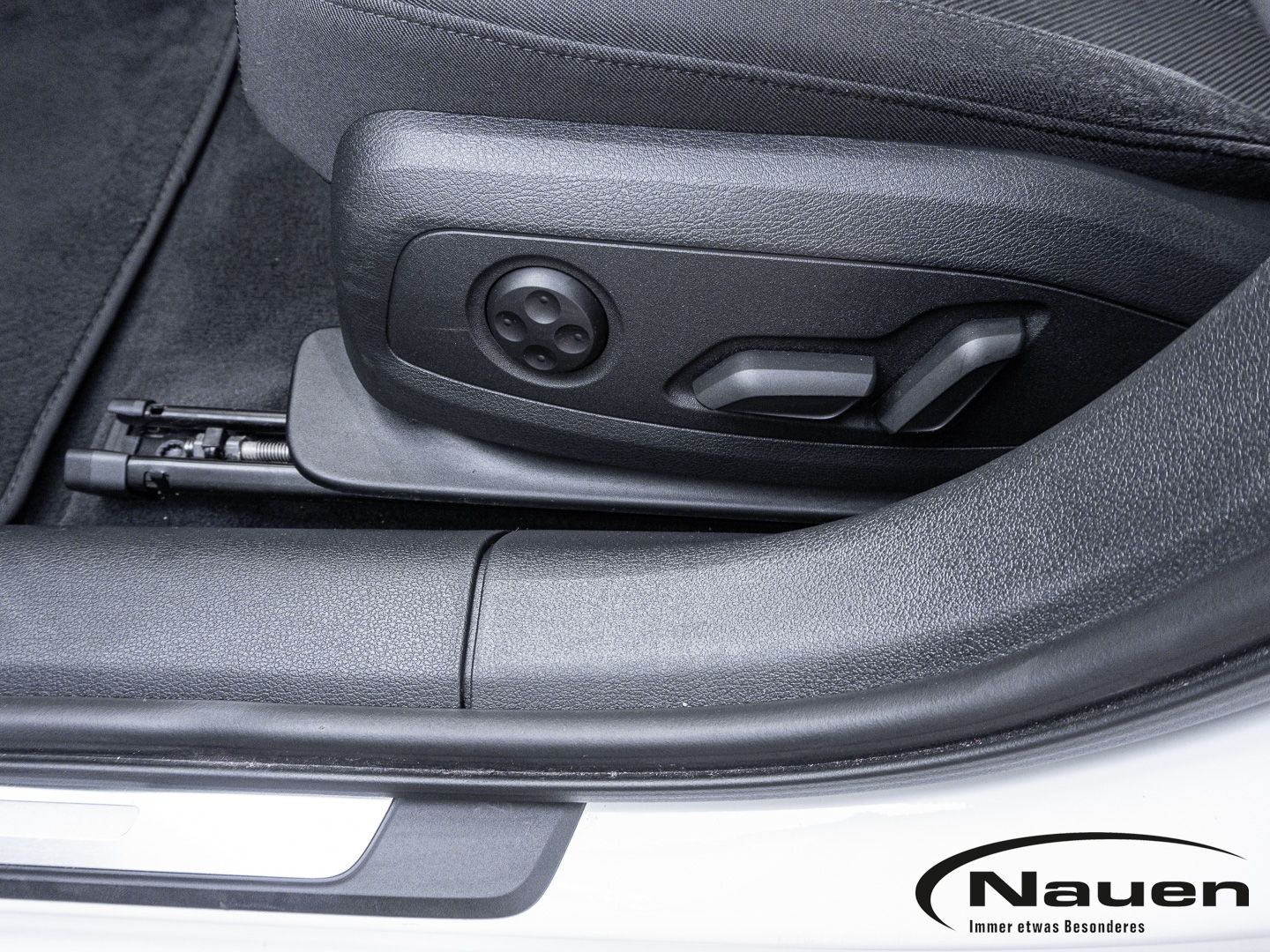 Audi A4 Limousine 40 TDI quattro *ACC*PANO*MATRIX*NAV