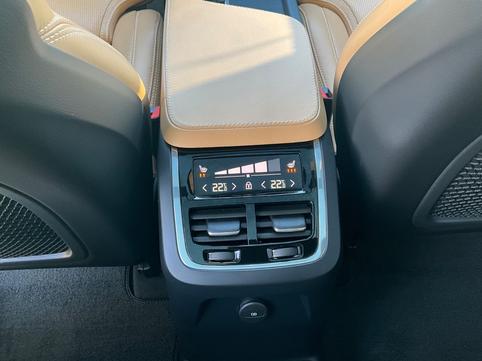 Volvo XC90 T8 Ultimate Dark  Plug-In Hybrid AWD