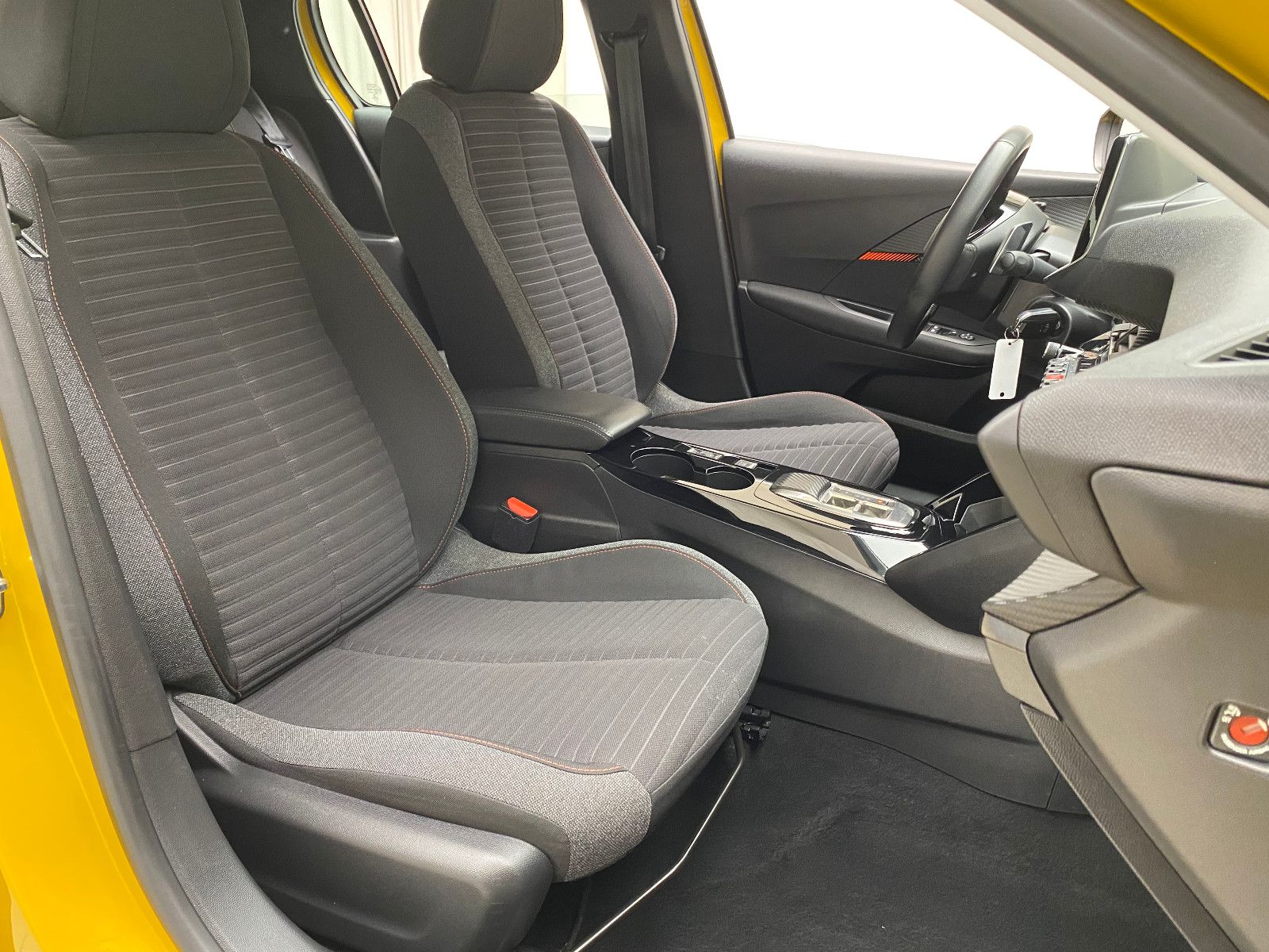 Peugeot 208 Active Pack 1.2 Automatik - Samsaru's Car Outlet
