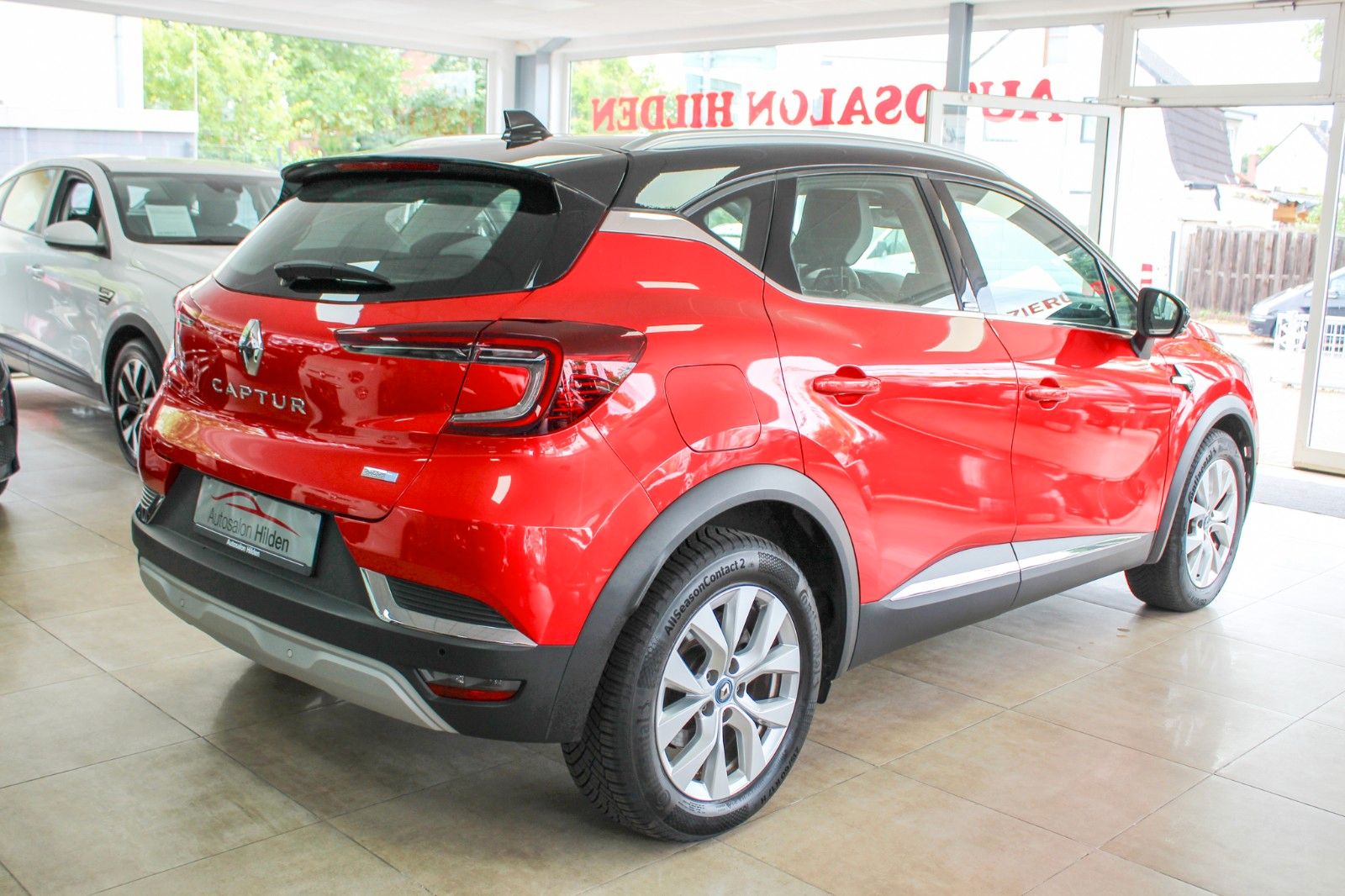 Renault Captur 1.6 E-Tech Hybrid Intens - Samsaru's Car Outlet
