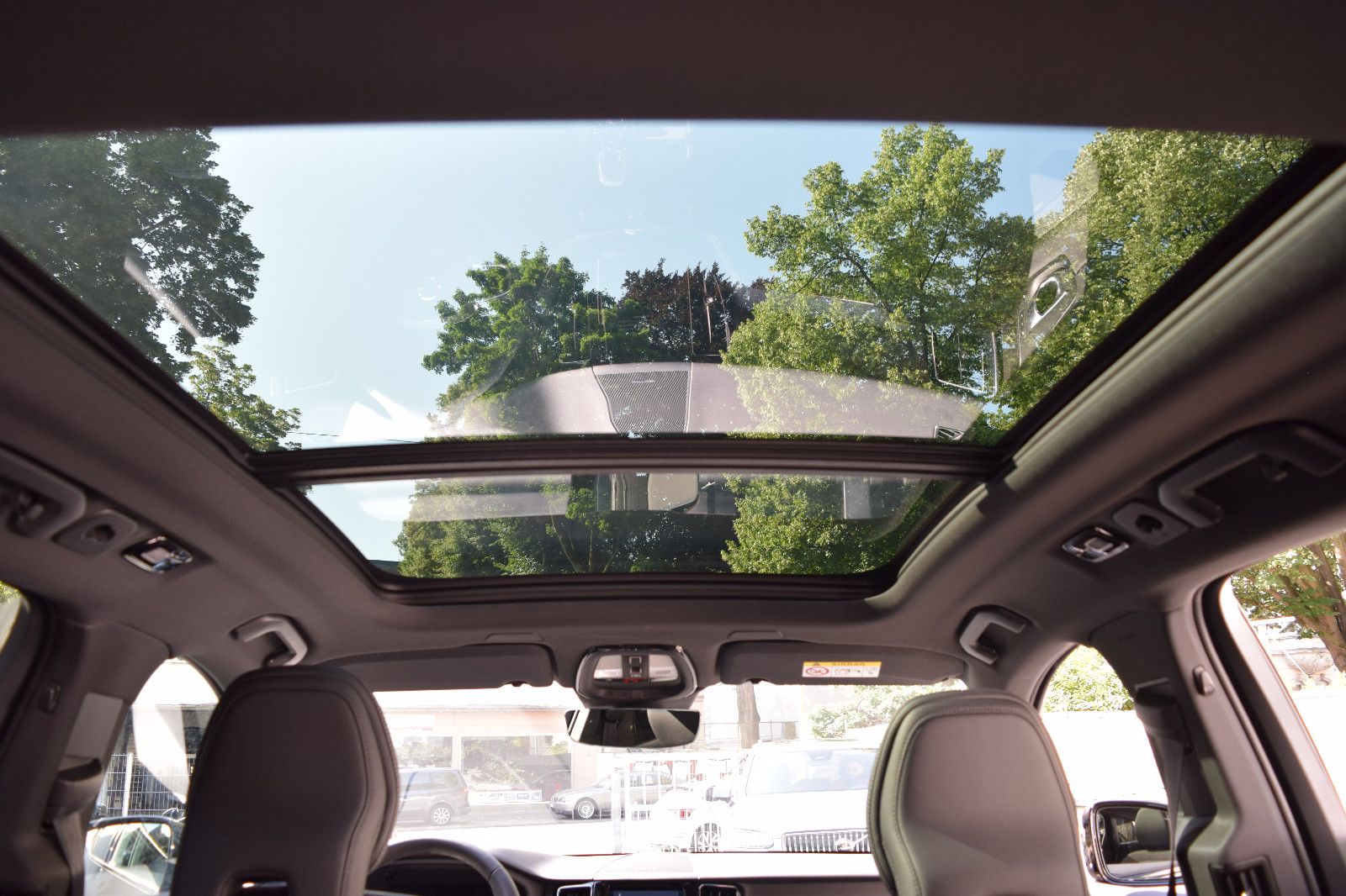 Volvo XC60 T6 AWD Black Edition - Samsaru's Car Outlet