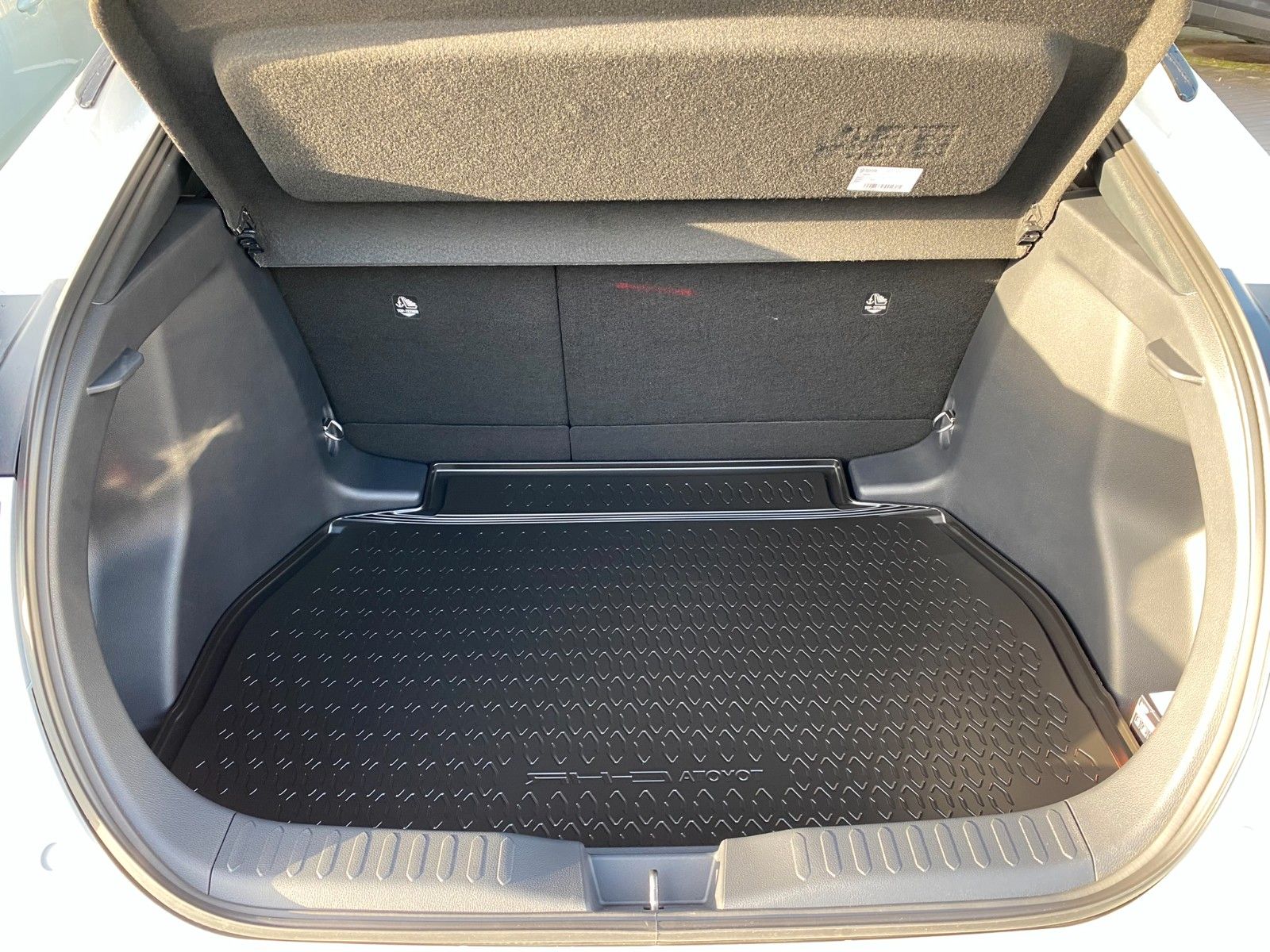 Toyota C-HR 1.8 Hybrid - Samsaru's Car Outlet