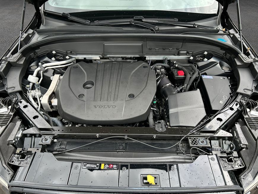 Volvo XC60 B4 B Plus Dark - Samsaru's Car Outlet