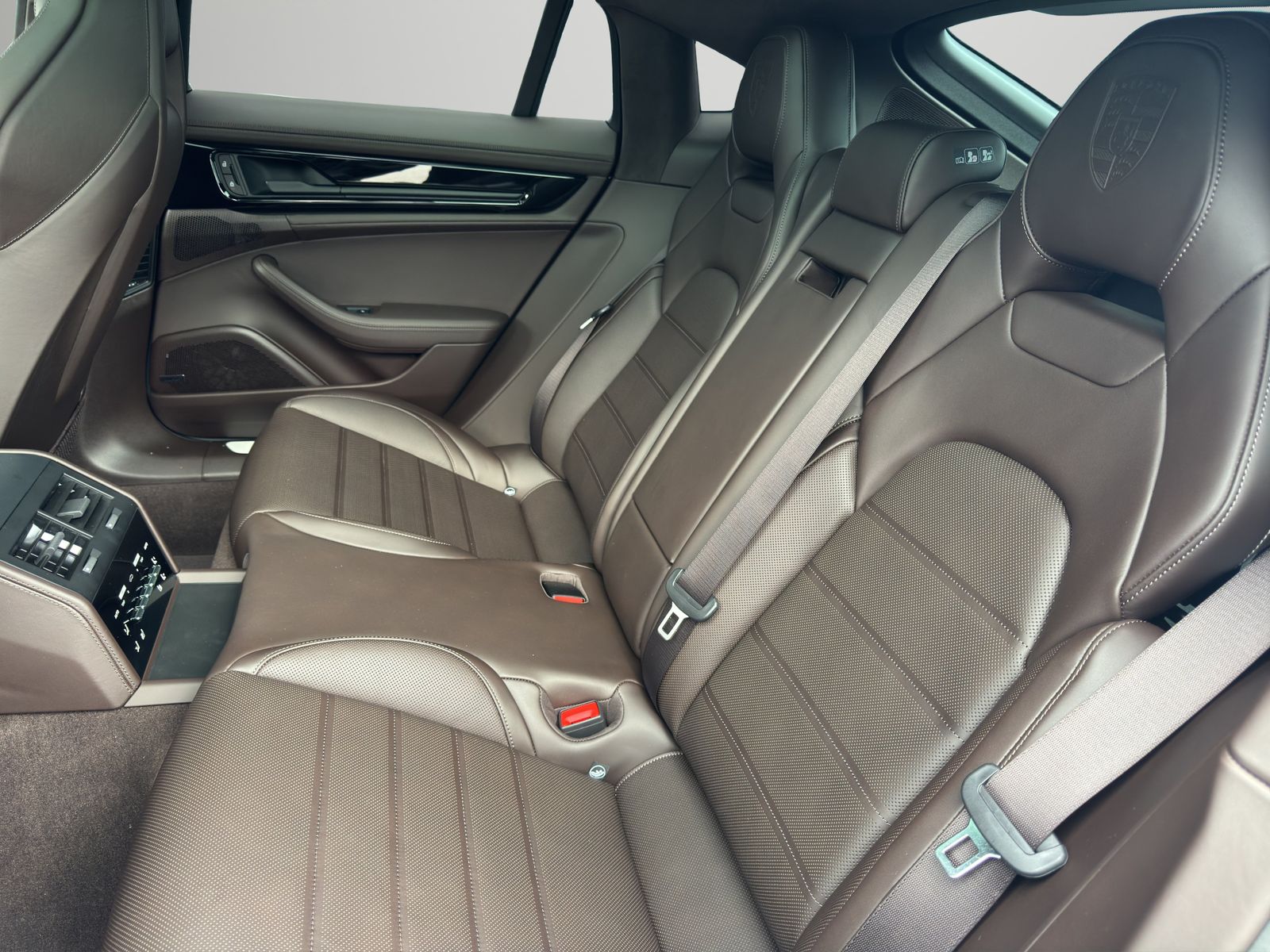 Porsche Panamera 4S E-Hybrid | SportDesign Paket schwarz