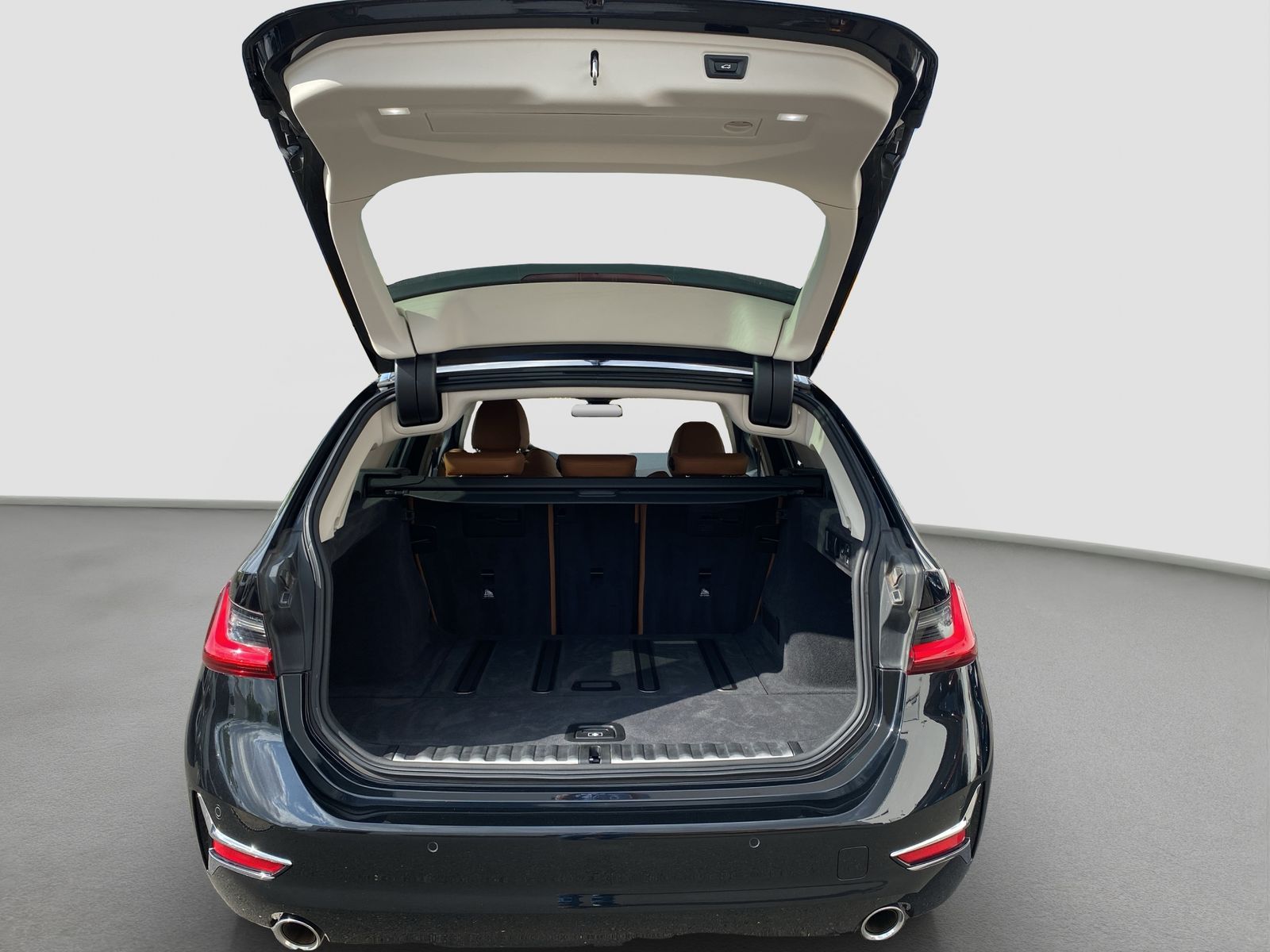 BMW 320i Touring Luxury Line - Samsaru's Car Outlet
