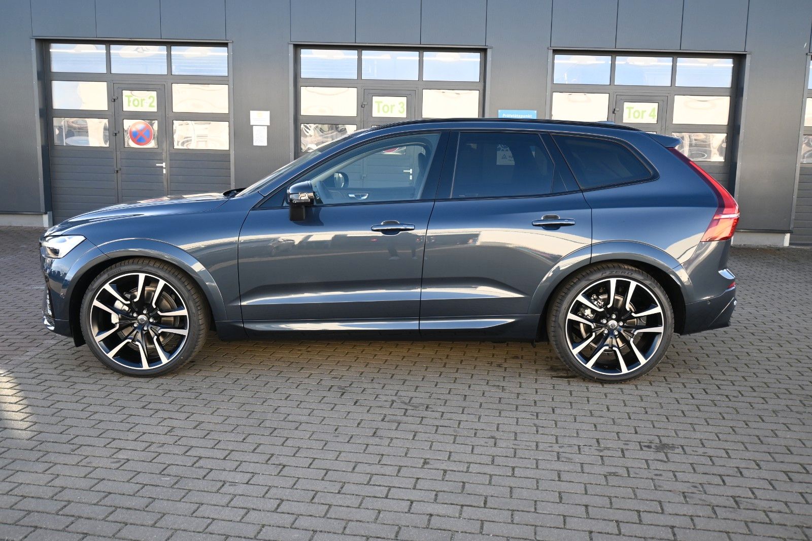 Volvo XC60 B5 B AWD Ultra Dark*PANO*360°*LUFT*ACC*AHK