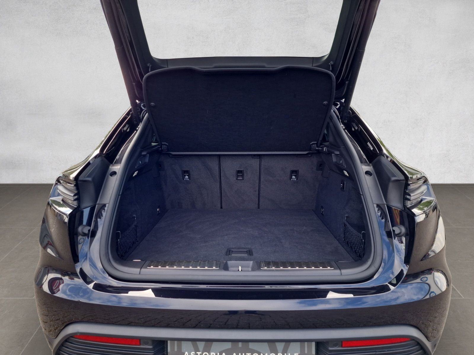 Porsche Macan 4 - Samsaru's Car Outlet