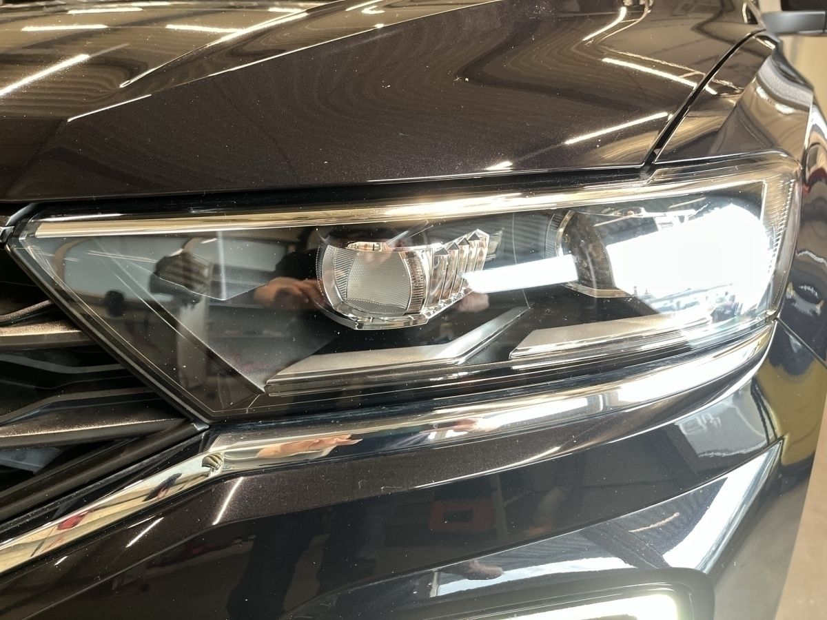 Volkswagen T-Roc 1.5 TSI Sport - Samsaru's Car Outlet