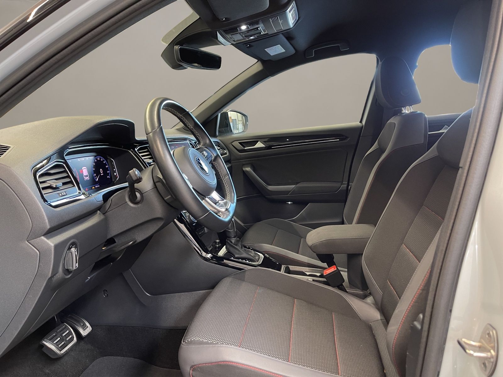 Volkswagen T-Roc 1.5 TSI Sport - Samsaru's Car Outlet