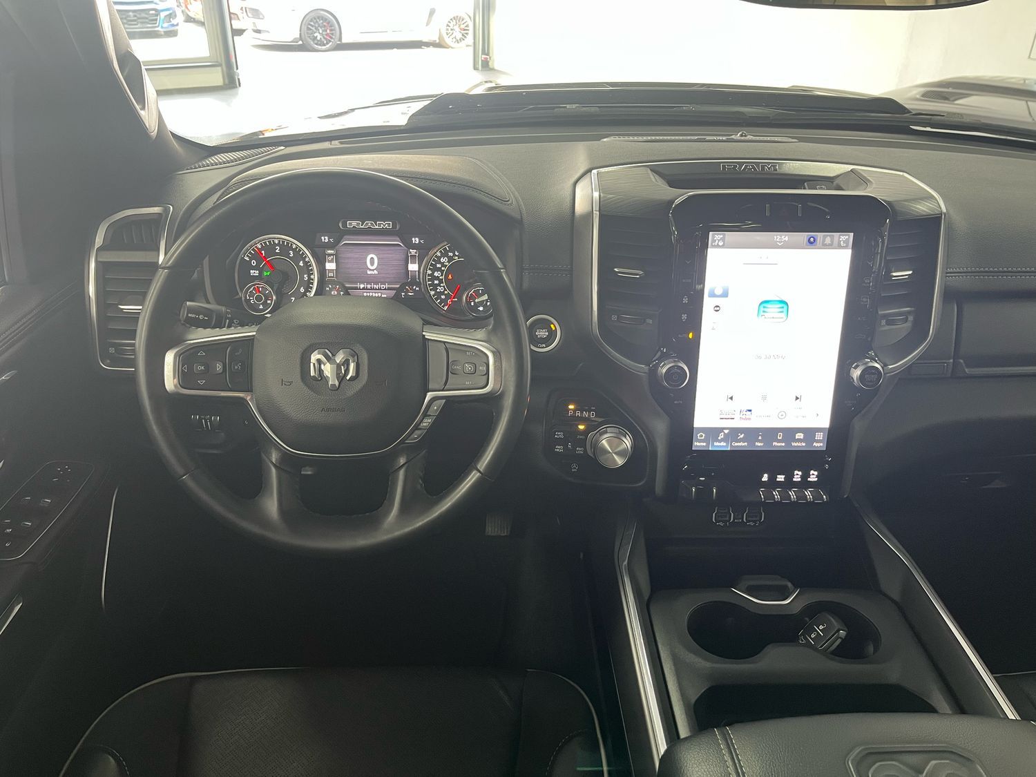 Dodge RAM 5,7l V8 *LARAMIE/12 Zoll Display/LED/AHK/SHZ