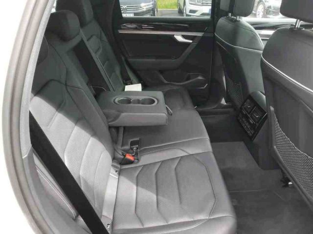 Volkswagen Touareg Elegance 3.0 TDI - Samsaru's Car Outlet