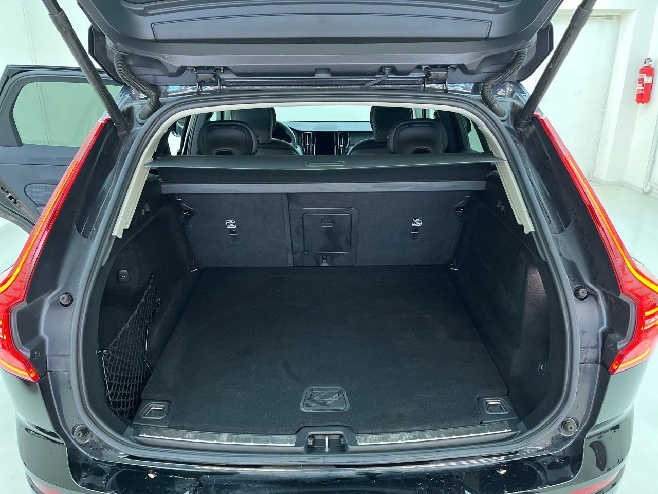 Volvo XC 60 B4 AHK El.Heckkl. LED Lane