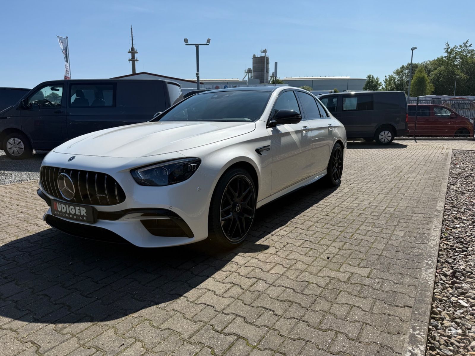 Mercedes-Benz E 63S AMG 4Matic - Samsaru's Car Outlet