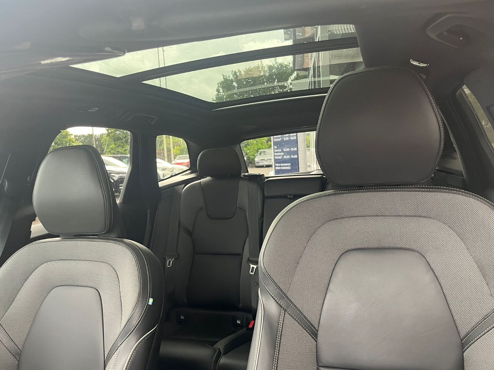 Volvo XC60 T6 AWD Recharge Plus Dark - Samsaru's Car Outlet