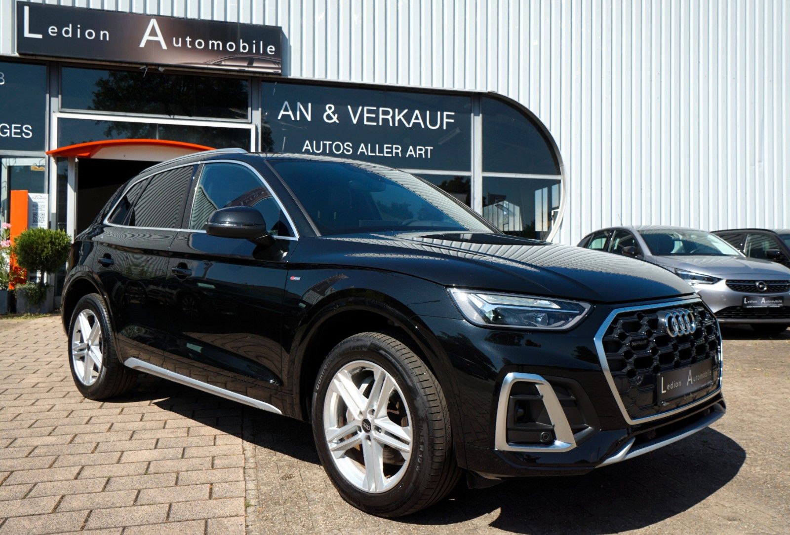 Audi Q5 40 TDI quattro S line - Samsaru's Car Outlet