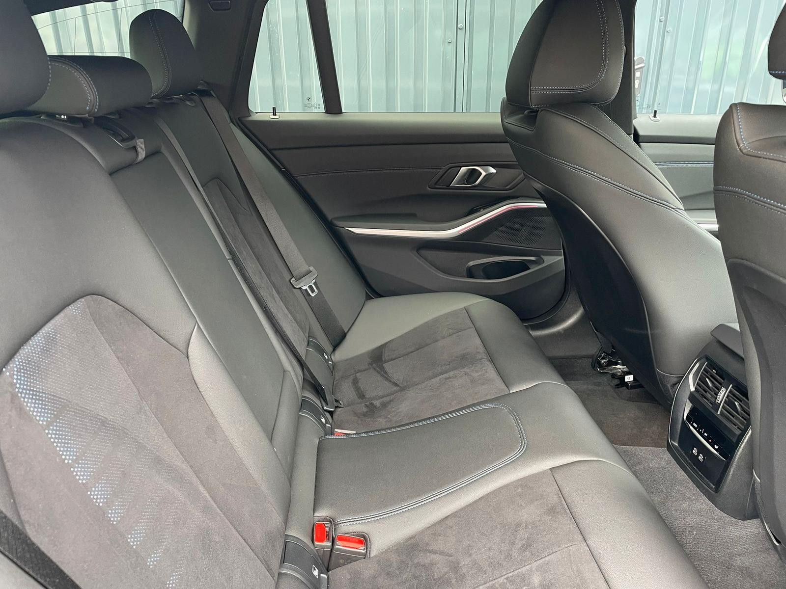 BMW 320D Aut. Touring M SPORT - Samsaru's Car Outlet