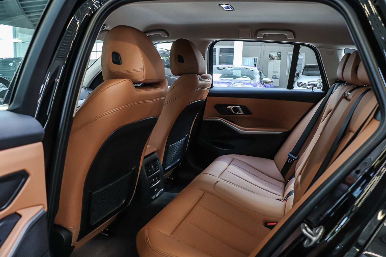 BMW 330i Touring Advantage - Samsaru's Car Outlet