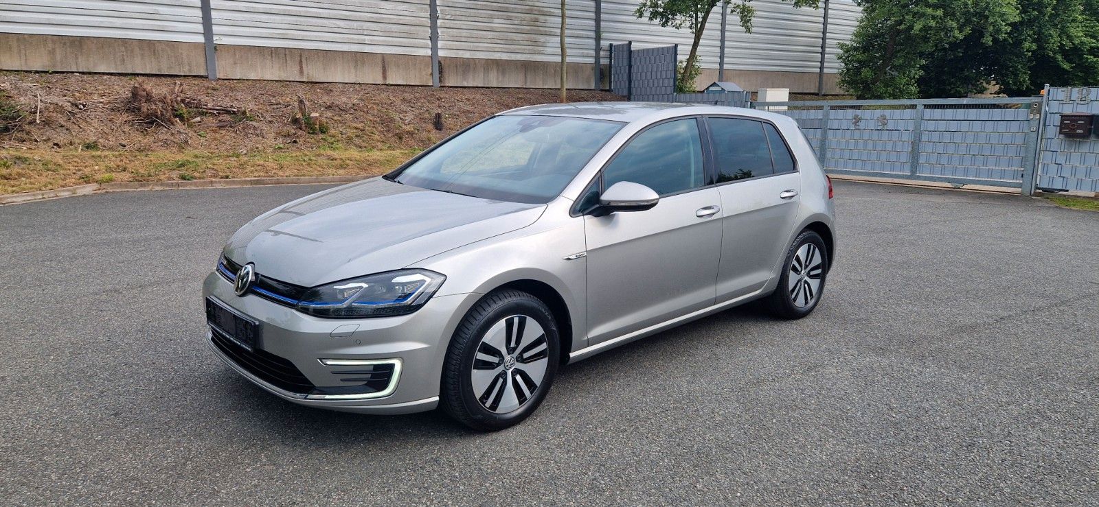 Volkswagen Golf VII e-Golf - Samsaru's Car Outlet