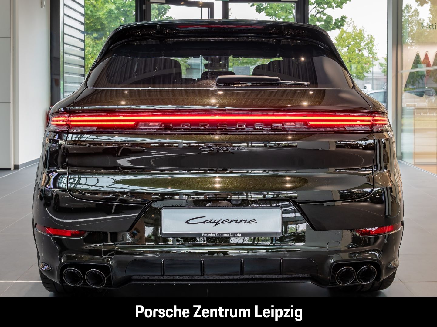 Porsche Cayenne E-Hybrid Dunkelolive Massage Sportabgas