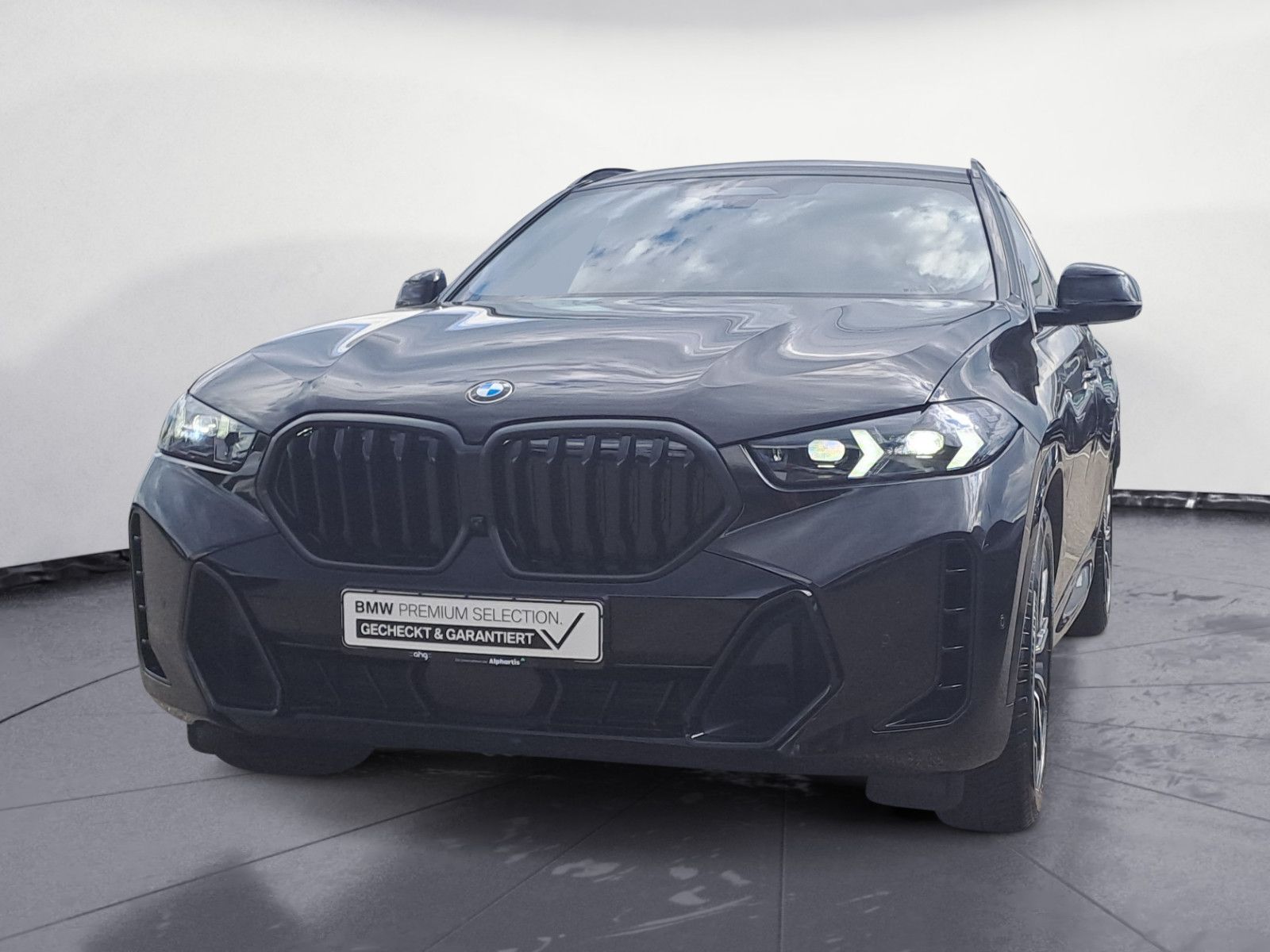 BMW X6 xDrive30d M SPORT PRO AHK Iconic Glow Driving