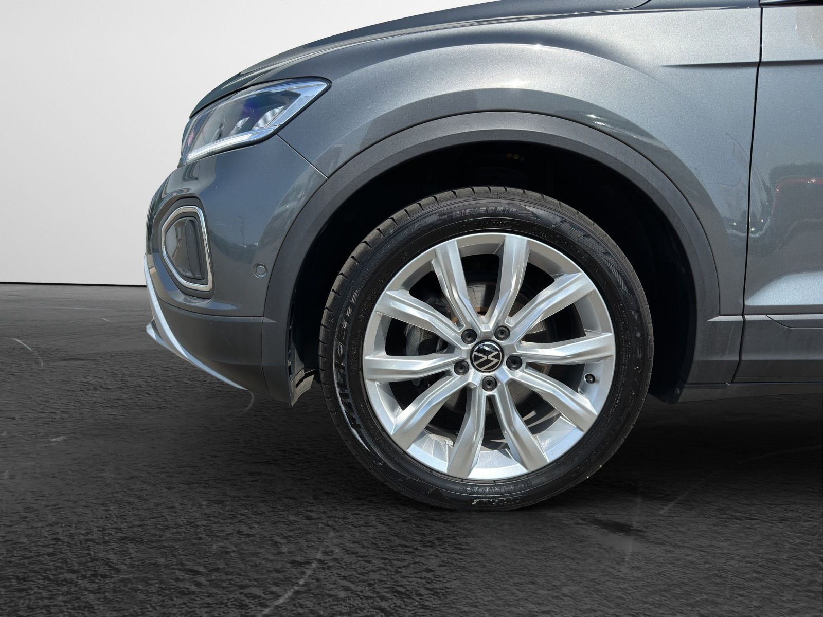 Volkswagen T-Roc 1.5 TSI Life - Samsaru's Car Outlet