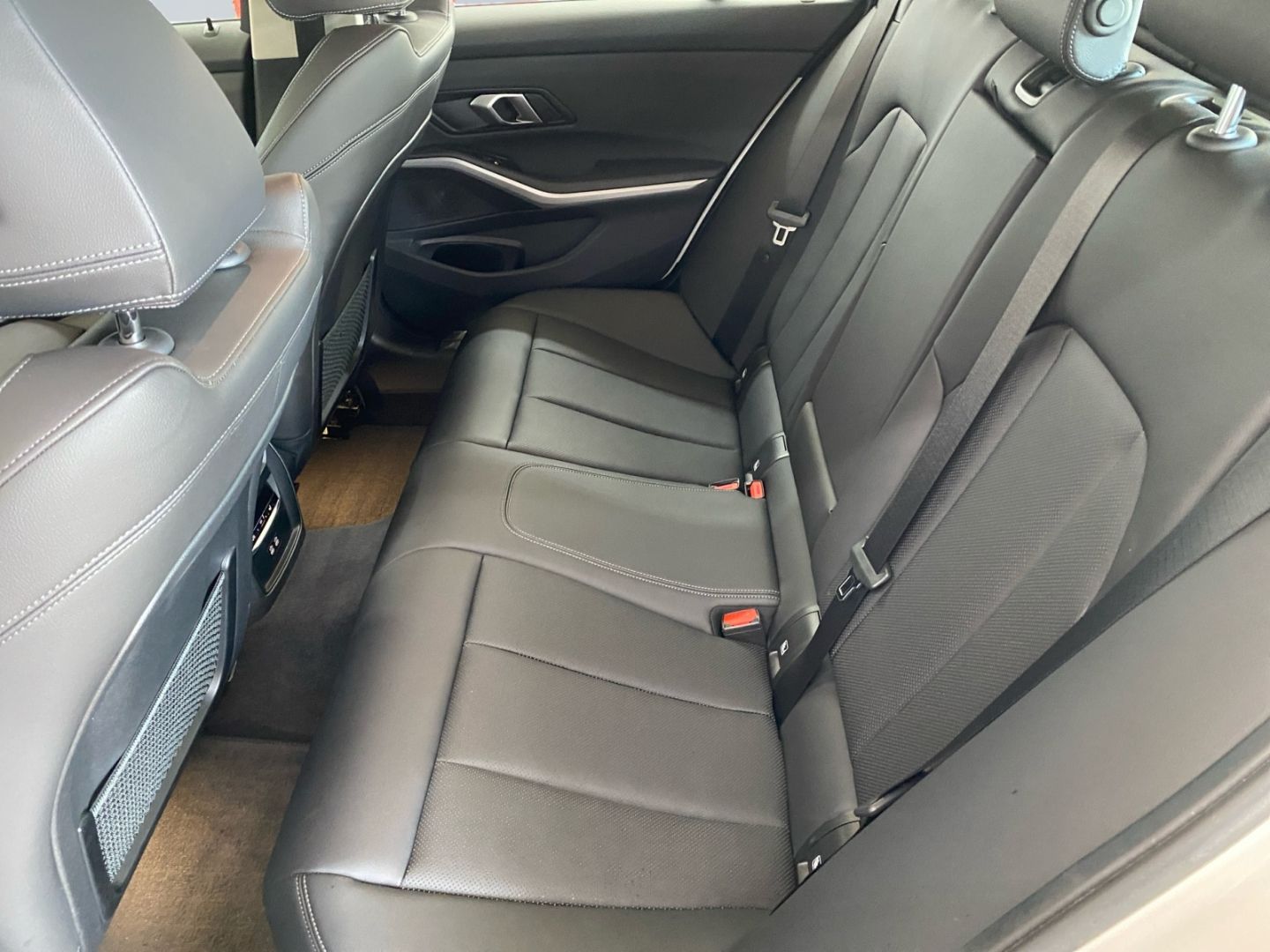 BMW 320 e Touring Advantage - Samsaru's Car Outlet