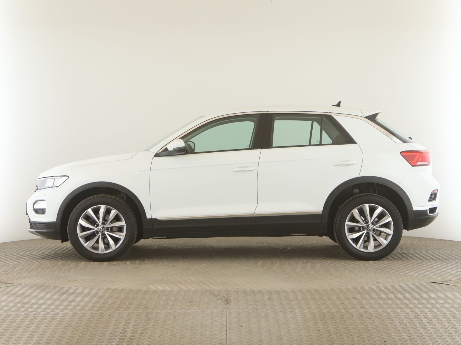Volkswagen T-Roc 2.0 TDI Style - Samsaru's Car Outlet