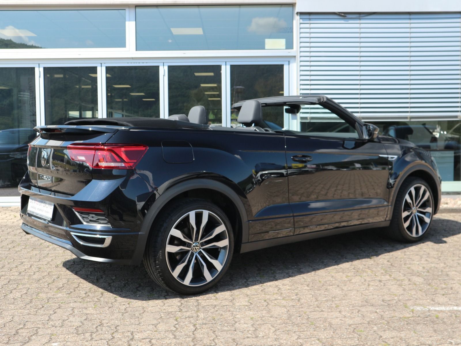 Volkswagen T-Roc R-Line 1.5 TSI DSG - Samsaru's Car Outlet
