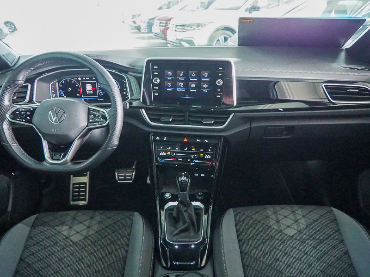 Volkswagen T-Roc 1.5 TSI DSG R-Line - Samsaru's Car Outlet