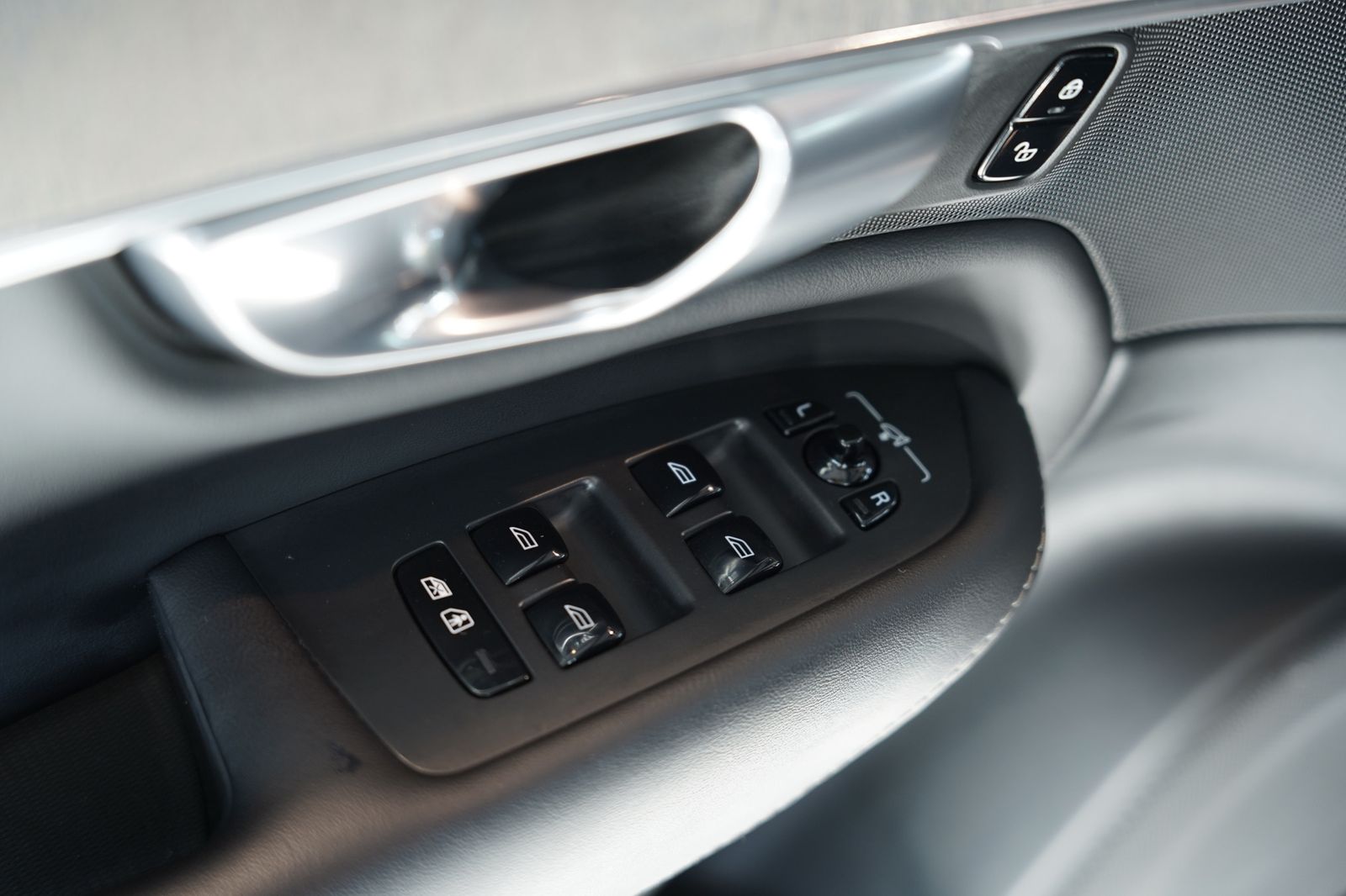 Volvo XC90 Plus Bright AWD *7-Sitzer *GSD *360° *AHK