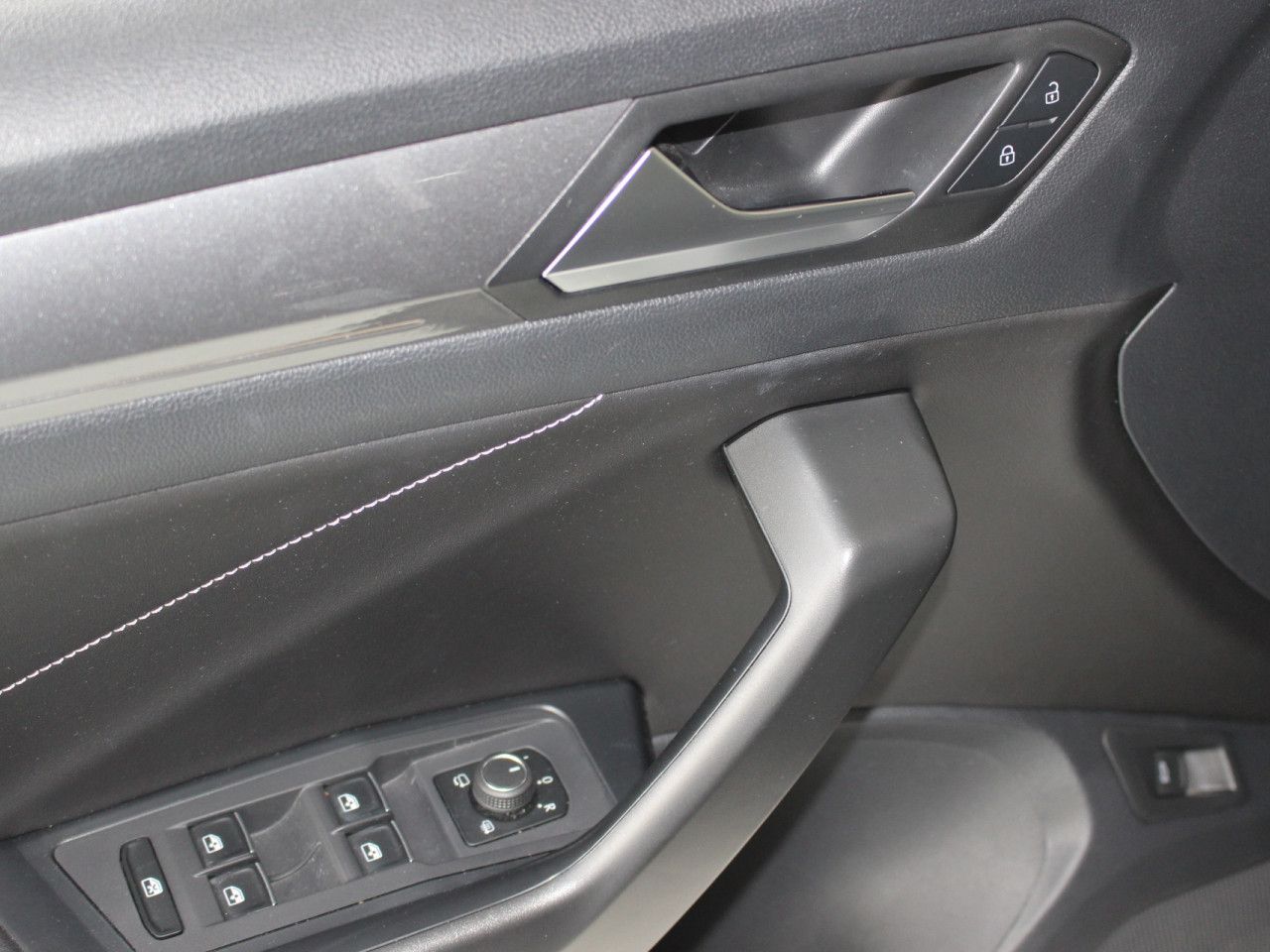 Volkswagen T-Roc 1.5 TSI ACT Style DSG - Samsaru's Car Outlet