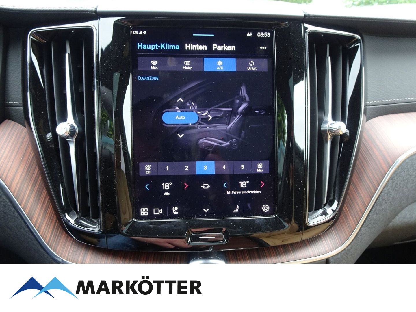 Volvo XC60 B4 AWD Ultimate Dark - Samsaru's Car Outlet