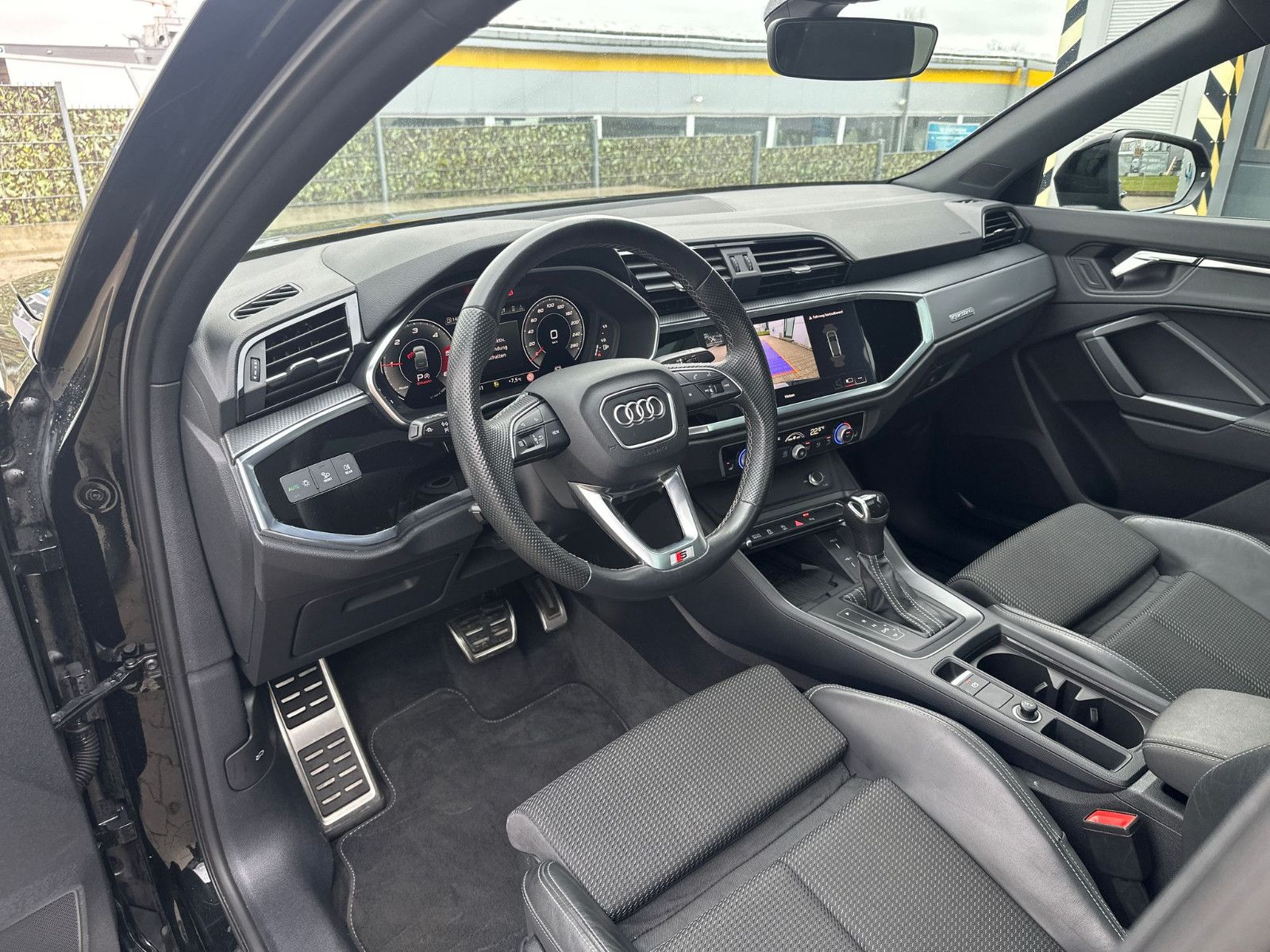 Audi Q3 35 TDI Sportback S line - Samsaru's Car Outlet