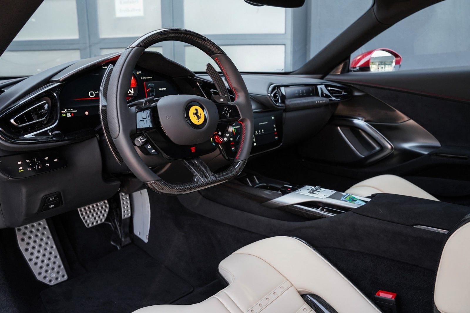 Ferrari 12 Cilindri *Crema* Carbon-Pano-*Blanco COC*