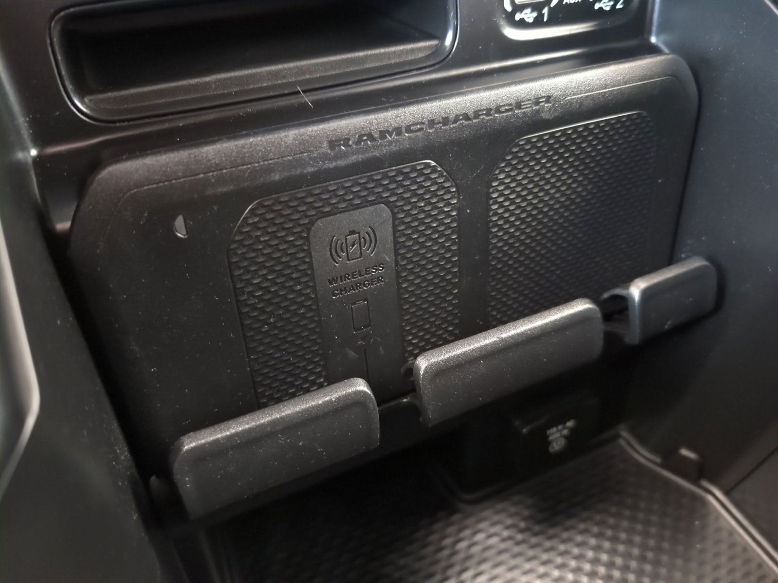 Dodge  1500 5.7 V8 HEMI Laie/1.Hd/LPG/AHK/Rollo