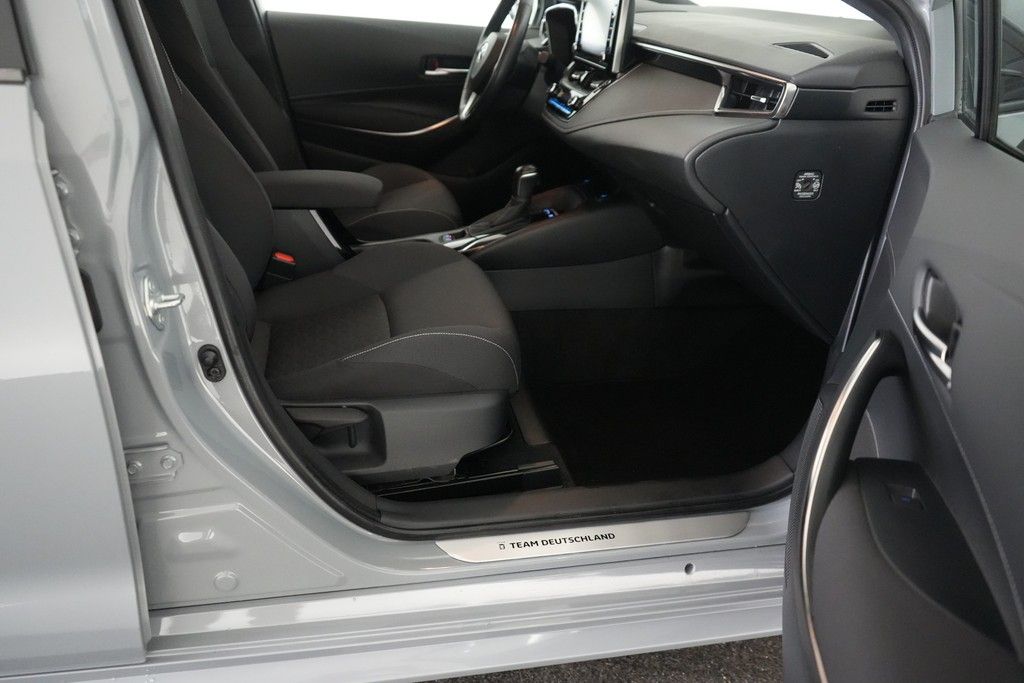 Toyota Corolla Touring 1.8 Hybrid - Samsaru's Car Outlet