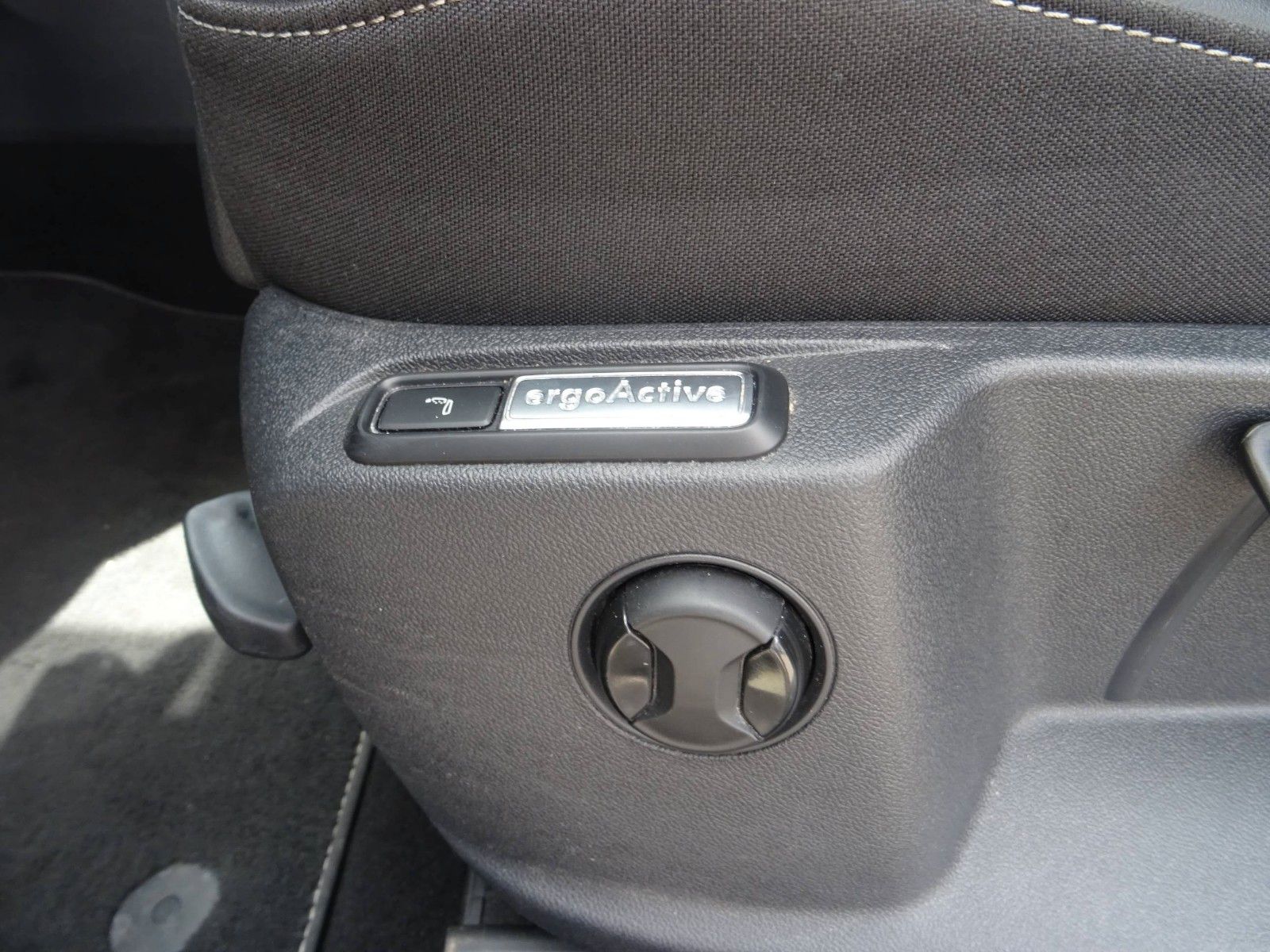 Volkswagen T-Roc R-Line - Samsaru's Car Outlet