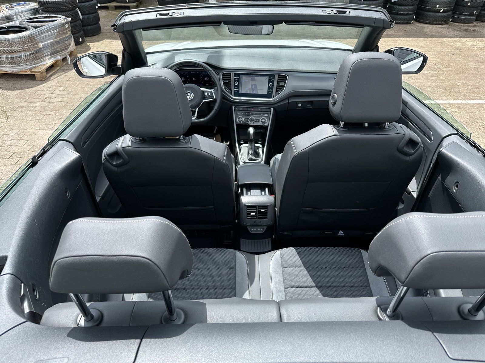 Volkswagen T-Roc R-Line - Samsaru's Car Outlet