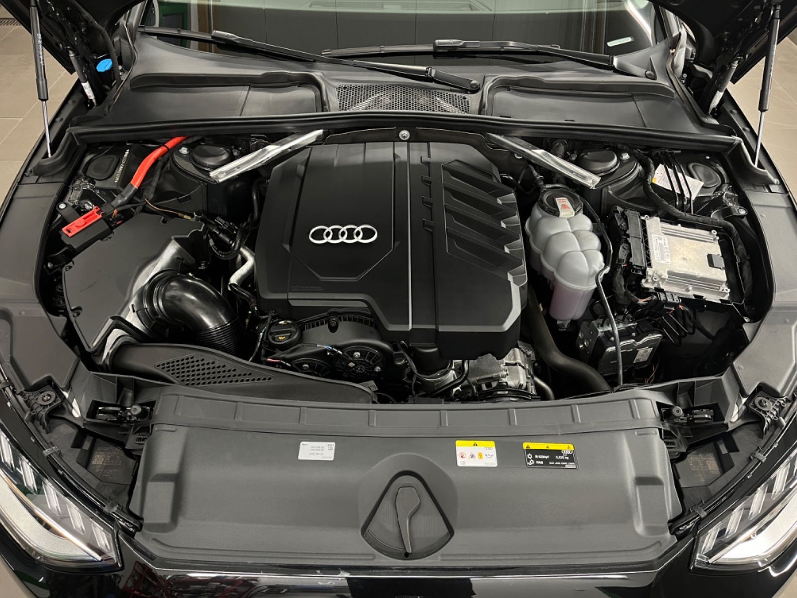 Audi A4 Lim. 40 TFSI advanced - Samsaru's Car Outlet