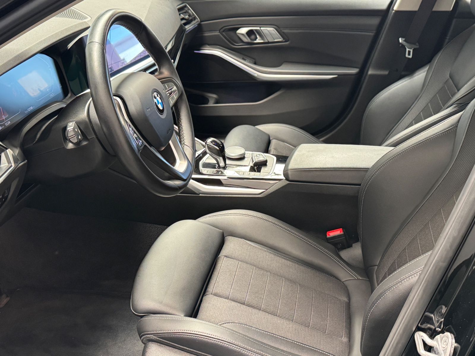 BMW 320 xDrive Sport Line - Samsaru's Car Outlet