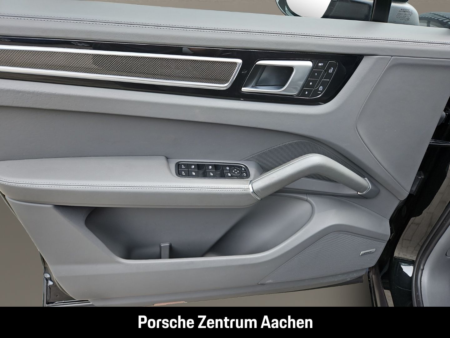 Porsche Cayenne Platinum Edition BOSE Sportabgasanlage