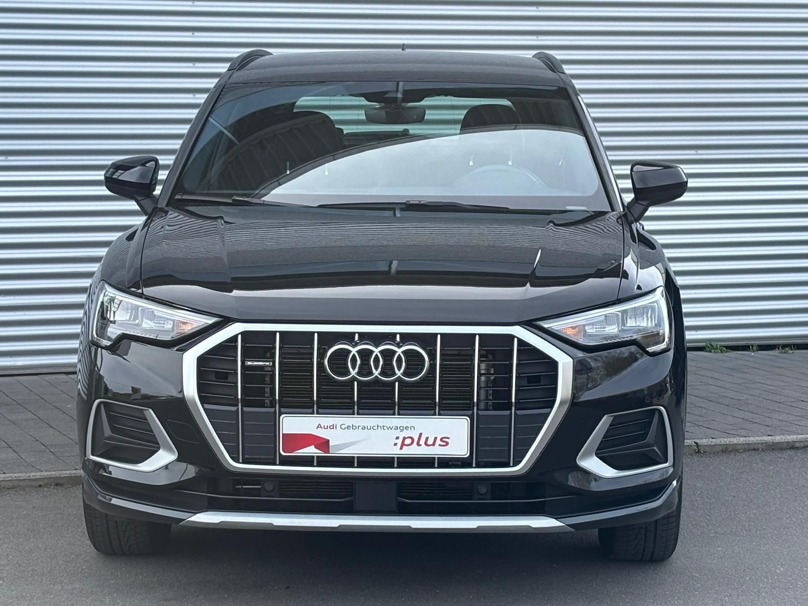 Audi Q3 35 TDI quattro - Samsaru's Car Outlet