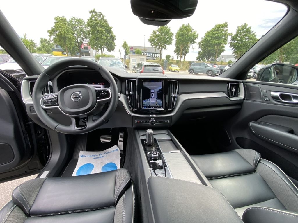 Volvo XC60 R Design Recharge Plug-In Hybrid AWD T8 Twi